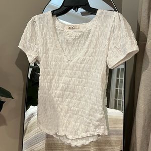We The Free | White V-Neck scrunch top